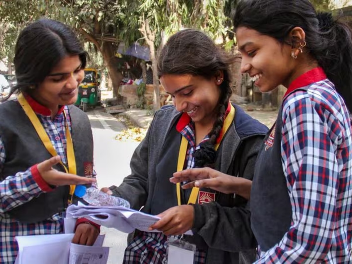 CBSE Board Exams 2025: क्या शब्द सीमा पार करने पर नंबर कटेंगे, पेपर में व्हाइटनर और जेल पेन की इजाजत है?