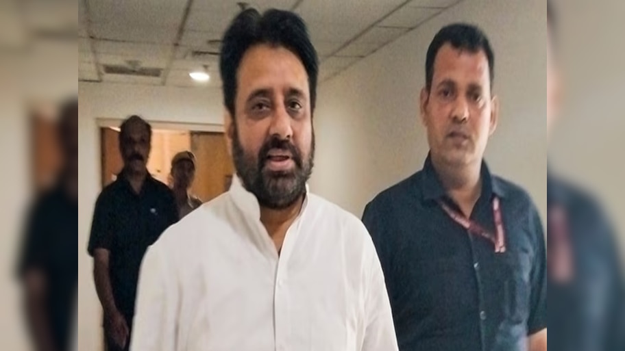 AAP लीडर Amanatullah Khan को क्यों गिरफ्तार करना चाहती है पुलिस?