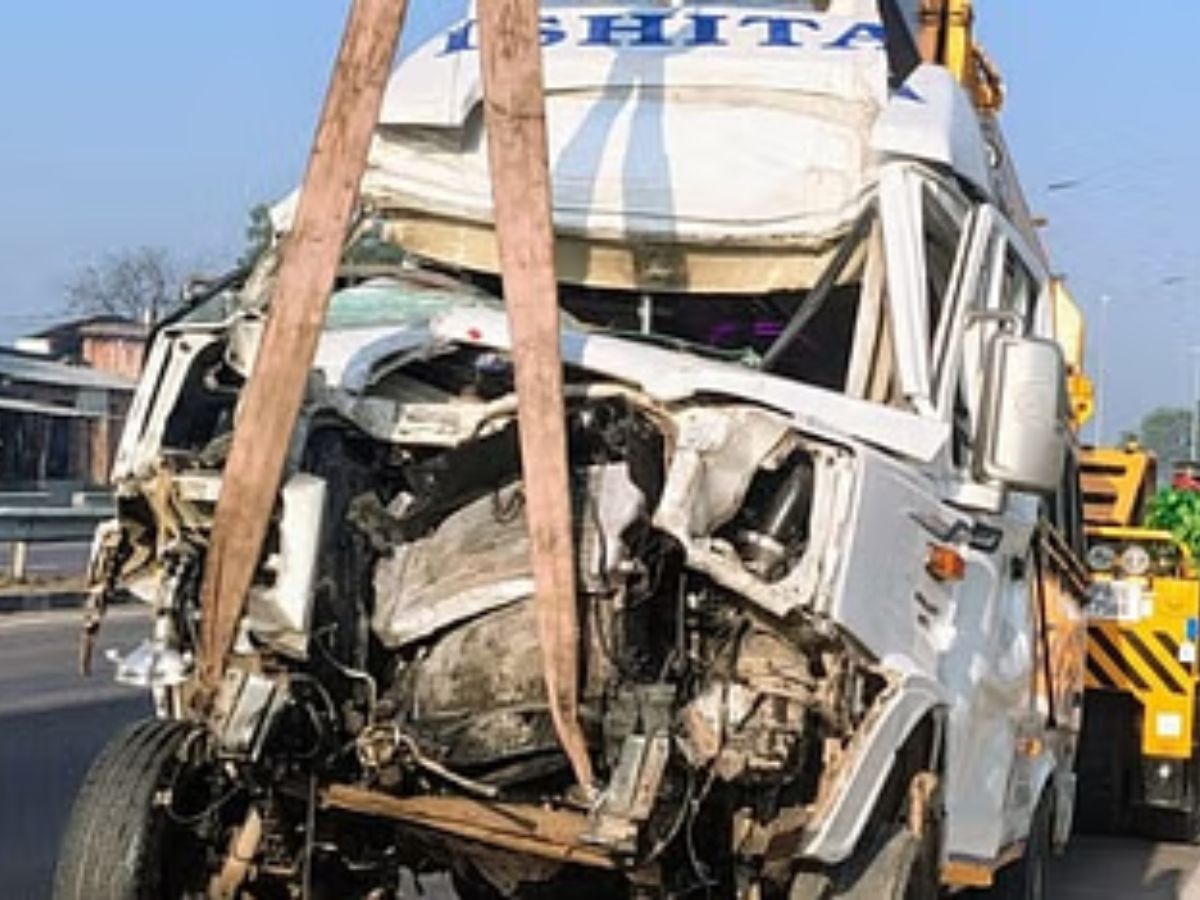 Fatehpur Accident: फतेहपुर में दर्दनाक सड़क हादसा, महाकुंभ से लौट रहे 4 श्रद्धालुओं की मौत, 10 की हालत गंभीर