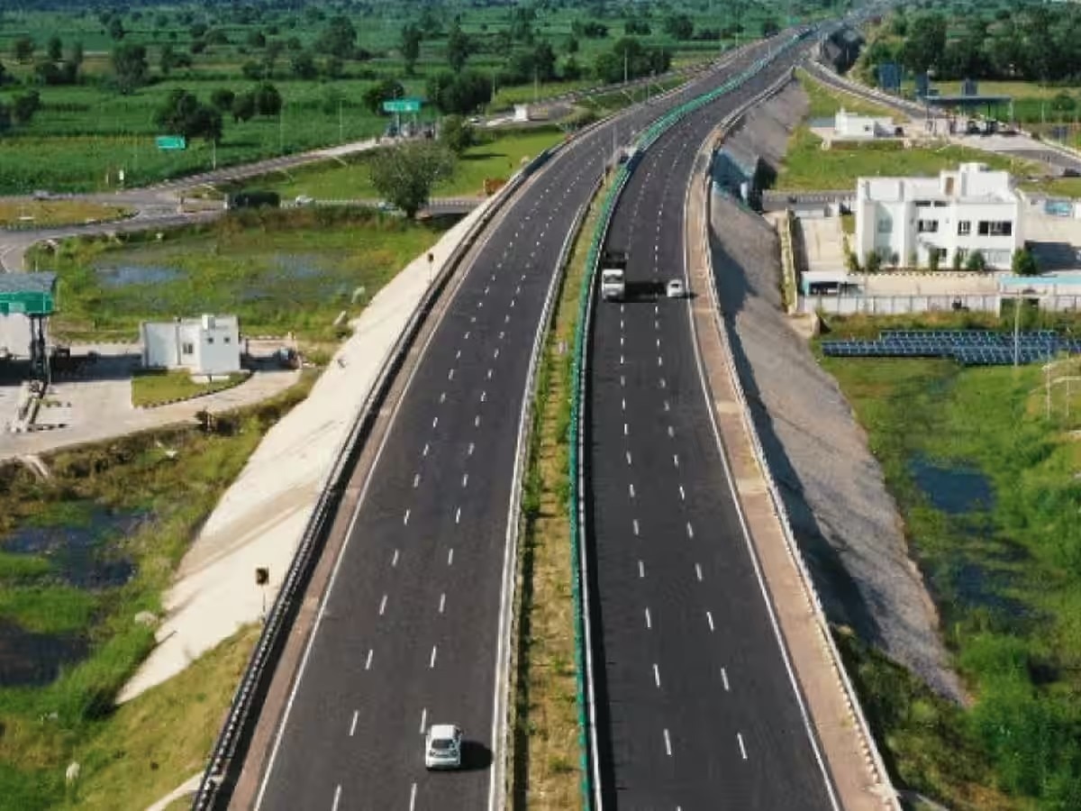 Noida Expressway: नोएडा एक्सप्रेसवे पर खराब हुई गाड़ी तो आपको लगेगी 20 हजार की चपत, जानें नए नियम 