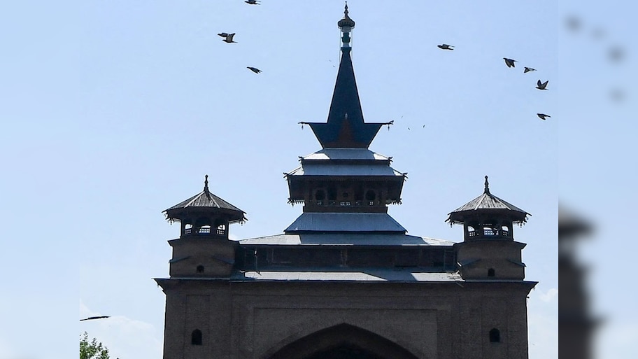  Jammu Kashmir: शब-ए-बारात के मौके पुलिस ने बंद कराई जामिया मस्जिद, नहीं हुई इशा की नमाज