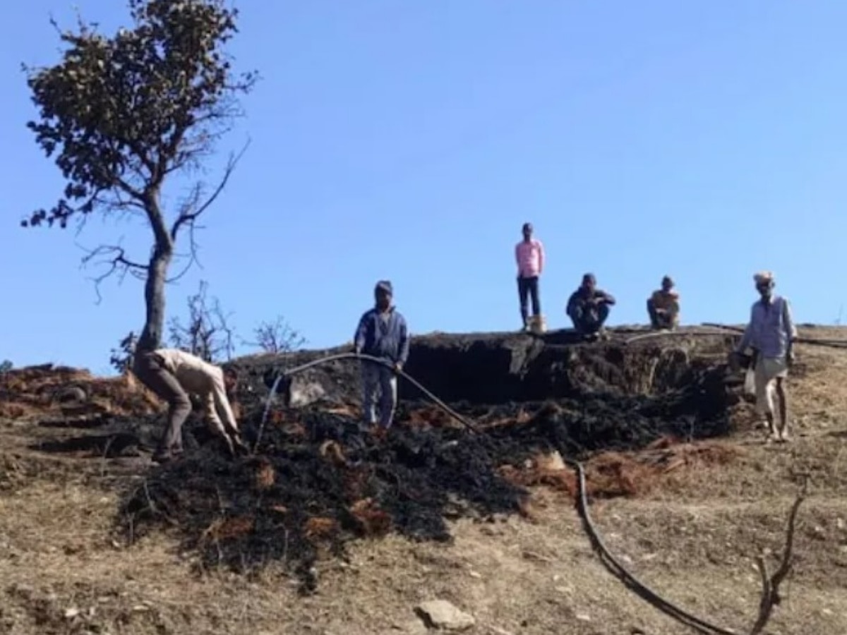 Udaipur fire News: खेल-खेल में हुई मासूम की दर्दनाक मौत, चारे में लगी आग में झुलसे बच्चे Udaipur fire News: खेल-खेल में हुई मासूम की दर्दनाक मौत, चारे में लगी आग में झुलसे बच्चे