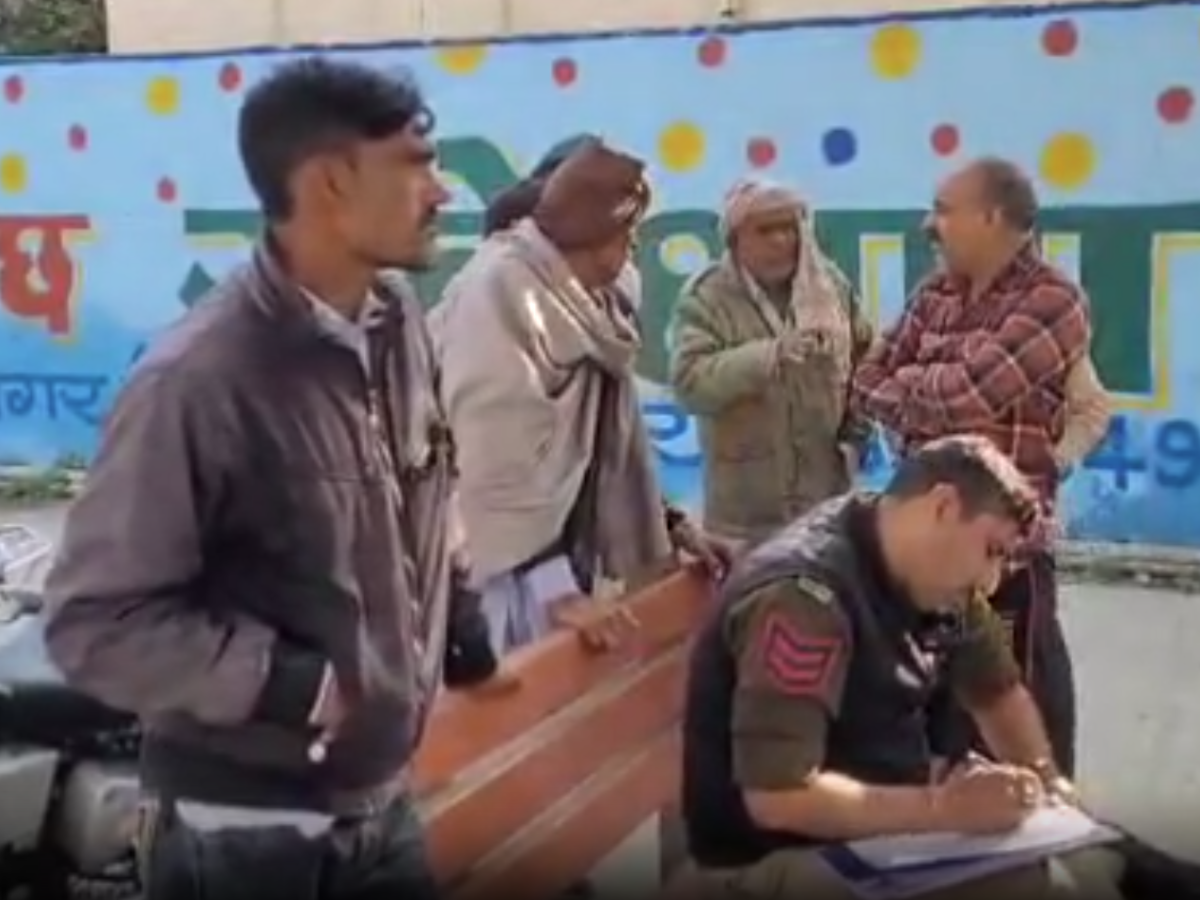 Alwar News: भतीजे की शादी में जाने के लिए घर निकला ताऊ, बाथरूम करते-करते सूखे कुएं में गिरा शख्स, पल भर में चली गई जान Alwar News: भतीजे की शादी में जाने के लिए घर निकला ताऊ, बाथरूम करते-करते सूखे कुएं में गिरा शख्स, पल भर में चली गई जान
