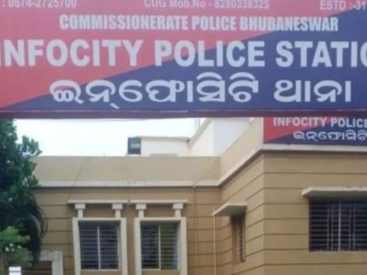 B.tech Student Death: ନେପାଳ ଛାତ୍ରୀଙ୍କ ମୃତ୍ୟୁକୁ ନେଇ ତୁମୁଳକାଣ୍ଡ, ରାସ୍ତା ଅବରୋଧ B.tech Student Death: ନେପାଳ ଛାତ୍ରୀଙ୍କ ମୃତ୍ୟୁକୁ ନେଇ ତୁମୁଳକାଣ୍ଡ, ରାସ୍ତା ଅବରୋଧ