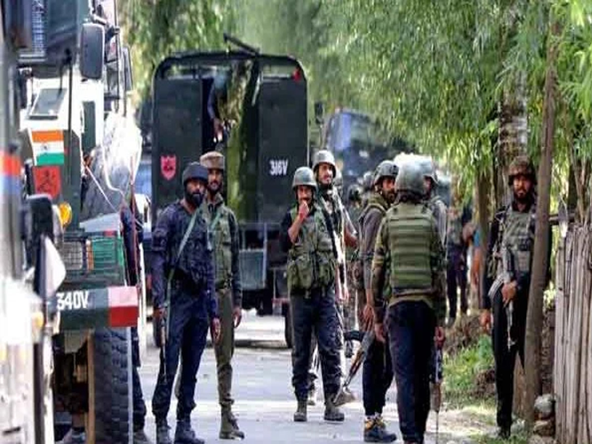 LoC पर हाई अलर्ट, पाकिस्तान की नापाक साजिशों का भारतीय सेना दे रही करारा जवाब LoC पर हाई अलर्ट, पाकिस्तान की नापाक साजिशों का भारतीय सेना दे रही करारा जवाब