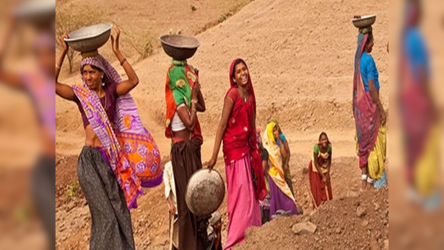 बरेली में मुस्लिम युवकों के नाम पर हिंदू युवक ले रहे थे मनरेगा का पैसा, DM का बड़ा एक्शन