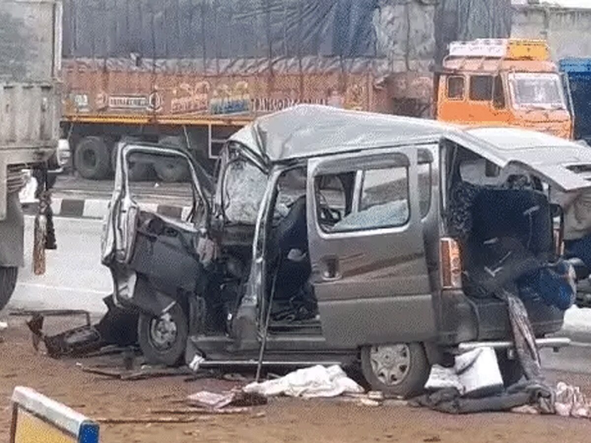 Dausa News: महाकुंभ से लौटते वक्त हादसा, गाड़ी को तोड़कर 5 शवों को निकाला गया 