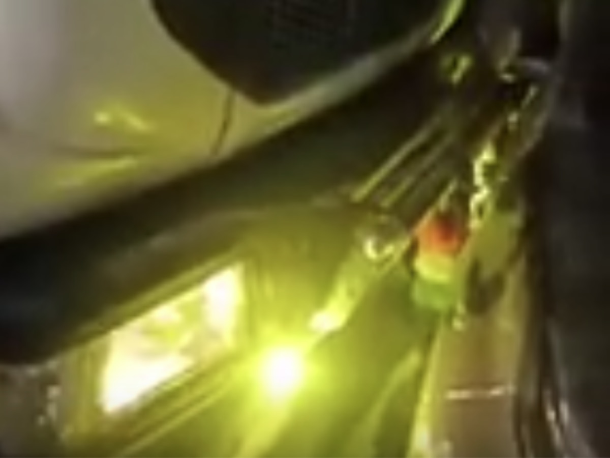 Sikar News: मैरिज गार्डन के बाहर चार गाड़ियों में घुसा ट्रोला, टली बड़ी दुर्घटना, नंबर मिटाकर भागा ड्राइवर