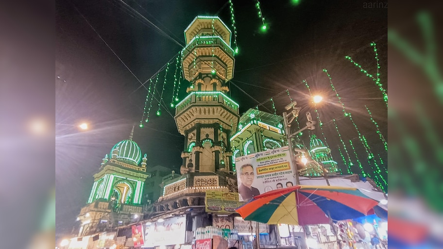 Mumbai: मीनारा मस्जिद पर वक्फ के आदेश का क्यों हो रहा विरोध? SP लीडर अबू आजमी ने लगाए गंभीर इल्जाम