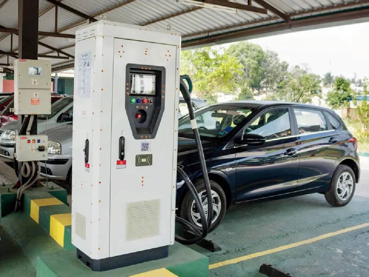 Top State in EV Charging Stations: कौन से राज्य ने हासिल की EV चार्जिंग स्टेशन बनाने में टॉप पोजिशन, देखें पूरी लिस्ट! 