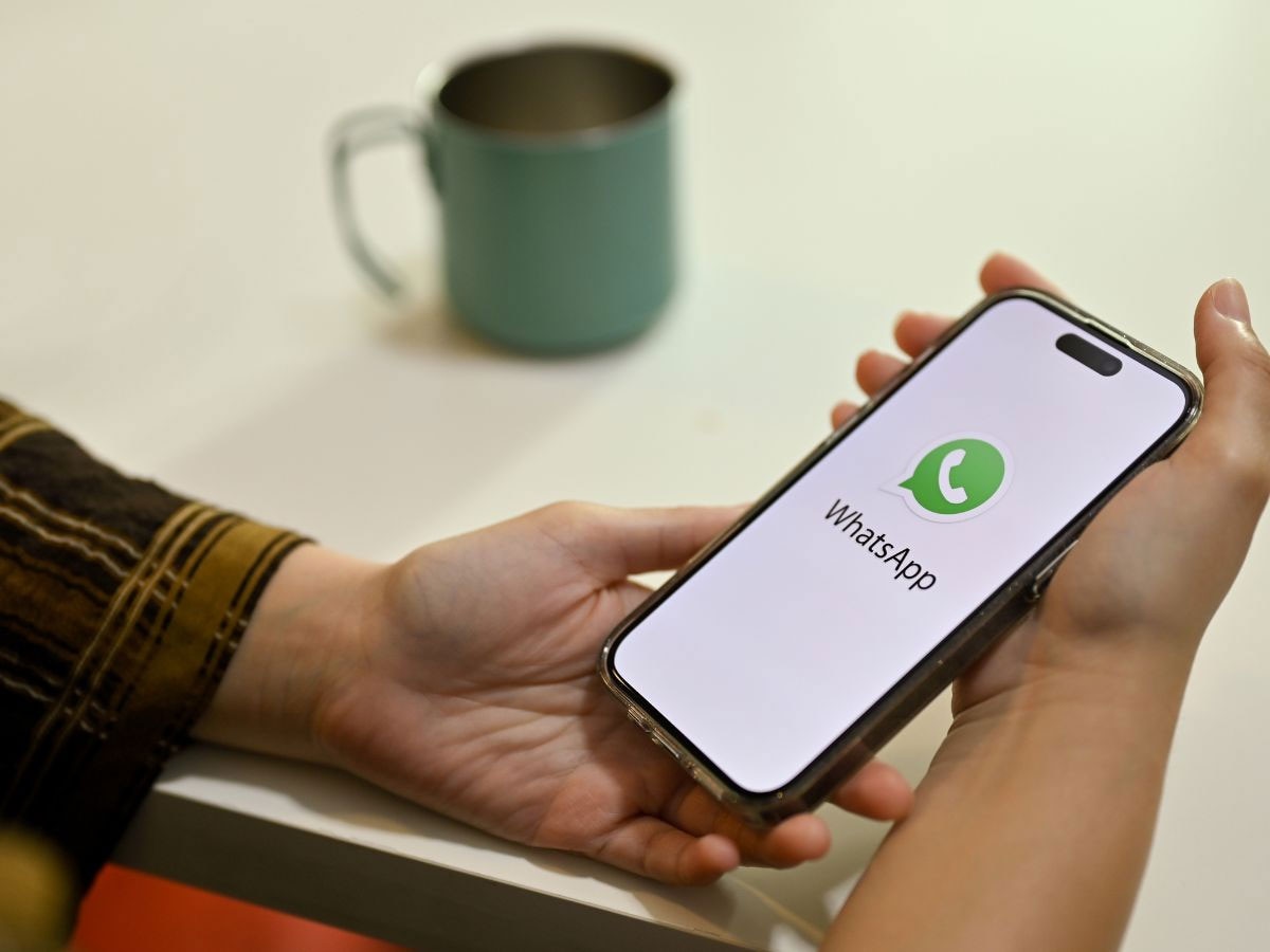 WhatsApp की सारी चैट पर दिखेगा सिर्फ महबूबा का चेहरा! ऐसे इस्तेमाल करिए फीचर