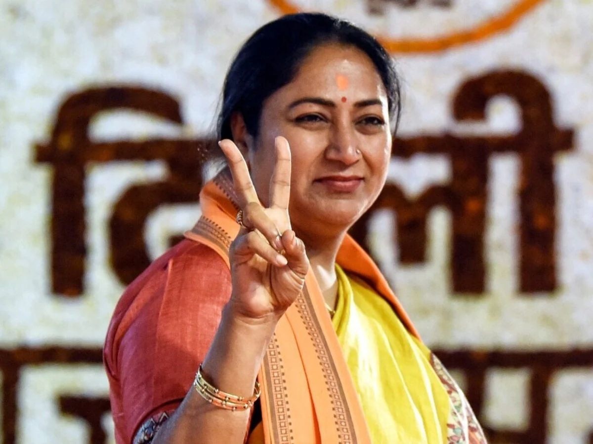 Delhi CM Rekha Gupta: मुख्यमंत्री रेखा गुप्ता का बड़ा कदम, महिलाओं को 10  गैस सिलेंडर और दो मुफ्त सिलेंडर