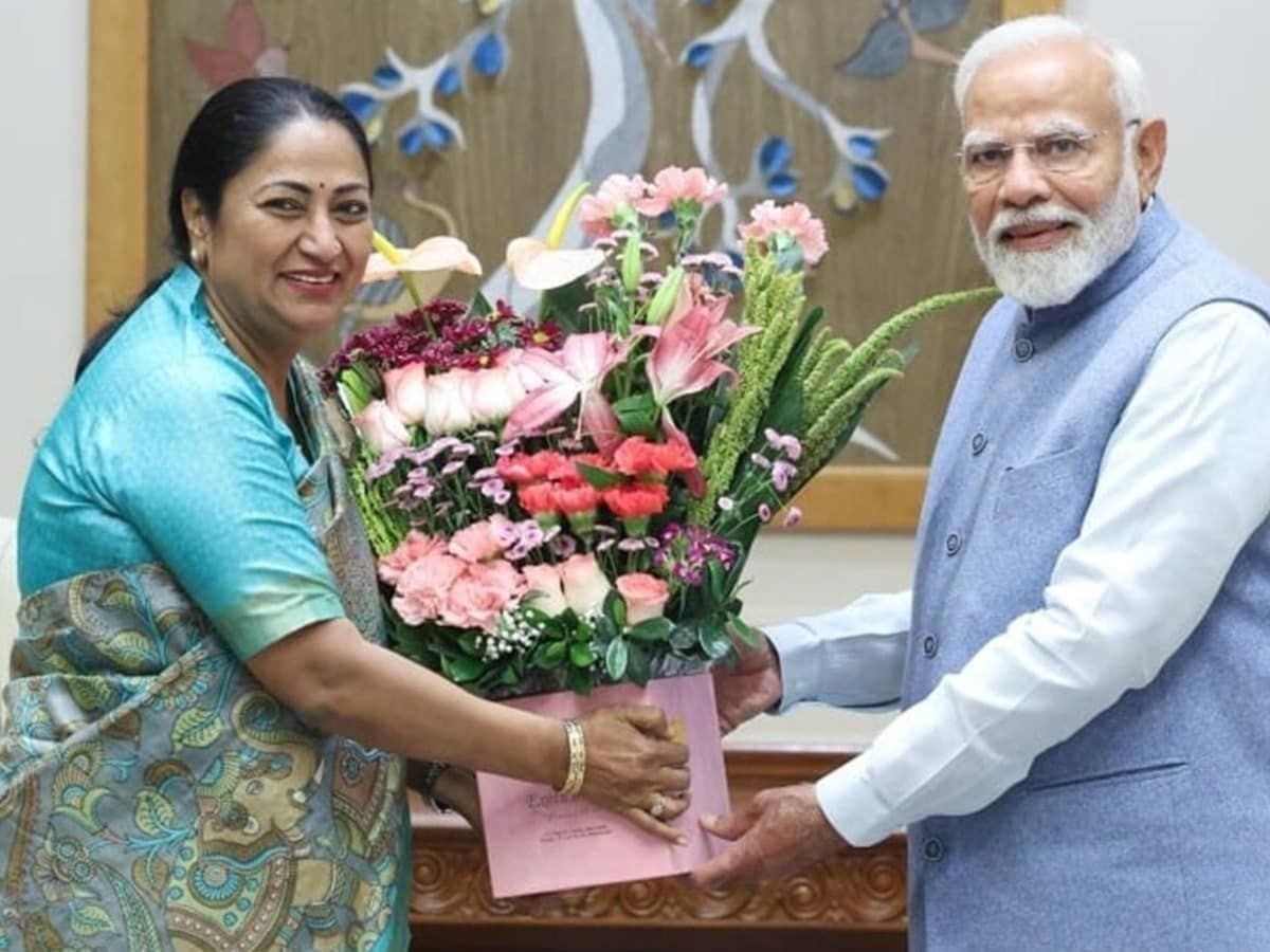 Delhi CM Rekha Gupta: CM रेखा गुप्ता ने PM मोदी से की मुलाकात, आतिशी ने महिलाओं के 2,500 रुपये योजना की देरी पर जताई चिंता