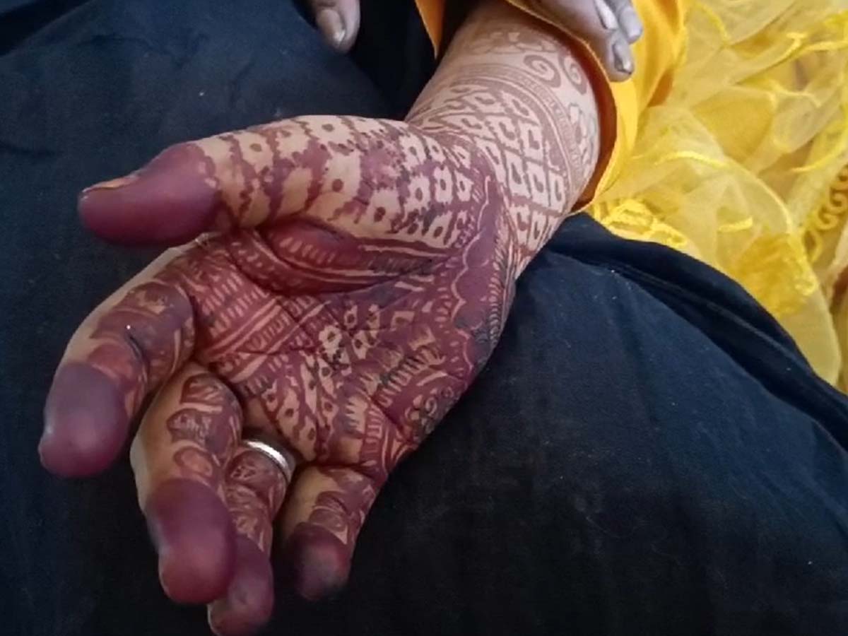 हाथों में मेहंदी सजाकर राह देखती रही दुल्हन; गर्लफ्रेंड को लेकर फरार हो गया दूल्हा! हाथों में मेहंदी सजाकर राह देखती रही दुल्हन; गर्लफ्रेंड को लेकर फरार हो गया दूल्हा!