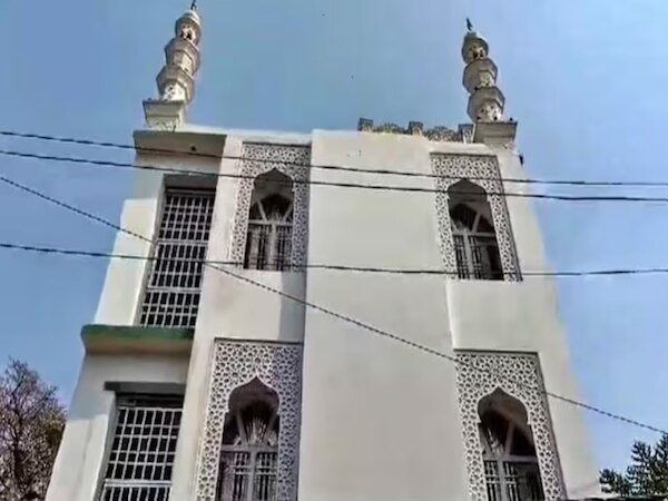 Gorakhpur में क्यों तोड़ी जा रही है मस्जिद, जानें क्या है पूरा मामला