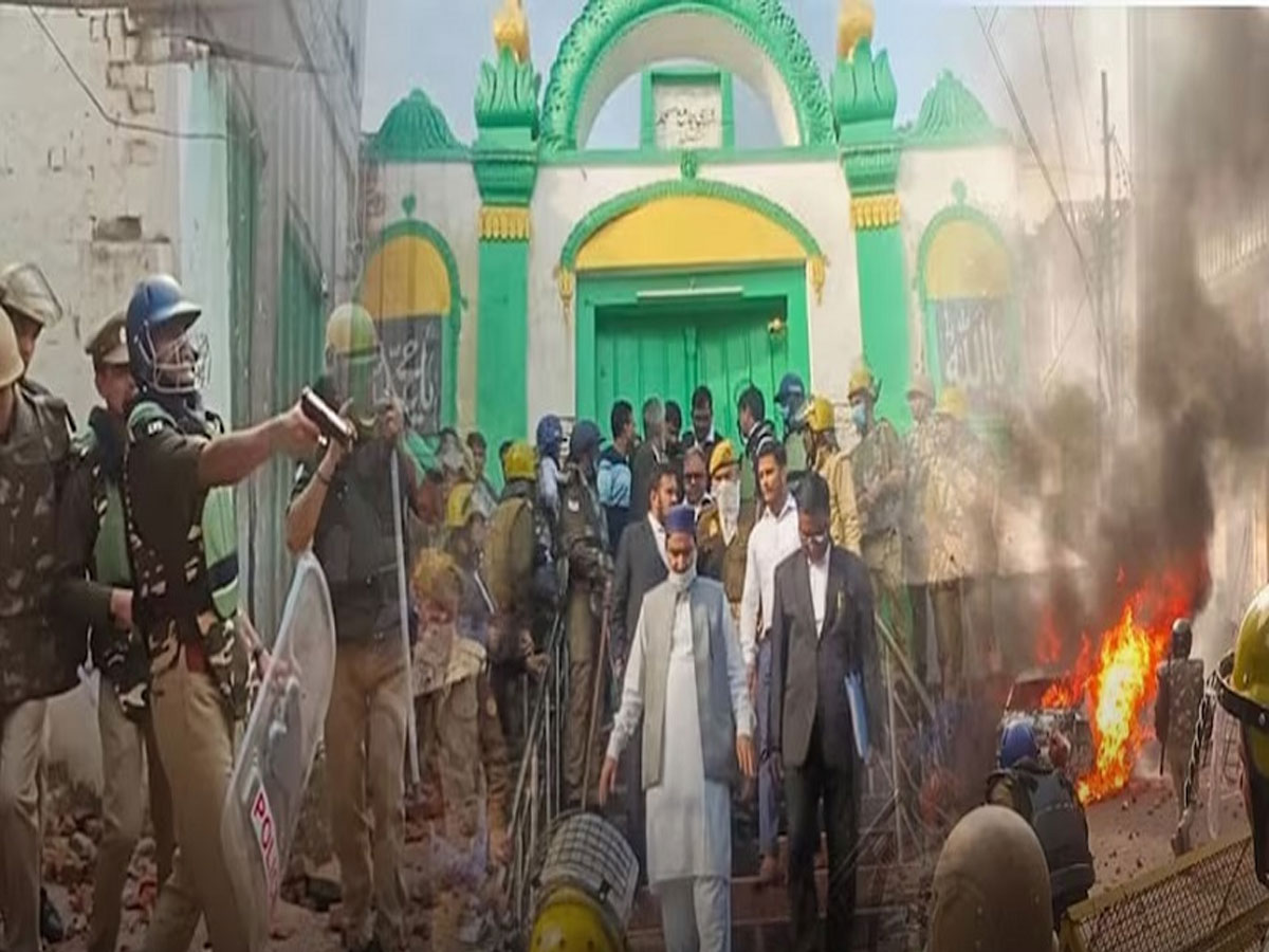 न्यायिक आयोग ने संभल हिंसा के चश्मदीदों के दर्ज किए बयान, जानें पूरा मामला न्यायिक आयोग ने संभल हिंसा के चश्मदीदों के दर्ज किए बयान, जानें पूरा मामला