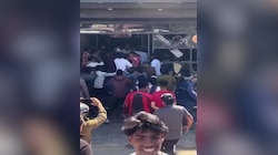  Rishikesh Video: पार्किंग को लेकर महाभारत, दो पक्षों में जमकर चले लात-घूंसे, पुलिस भी बेबस