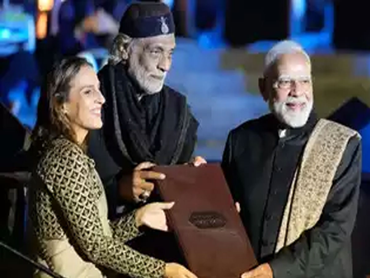 निजामुद्दीन दरगाह कमेटी के चीफ पीएम मोदी के हुए मुरीद, बांधे तारीफों के पुल; जानें पूरा मामला निजामुद्दीन दरगाह कमेटी के चीफ पीएम मोदी के हुए मुरीद, बांधे तारीफों के पुल; जानें पूरा मामला