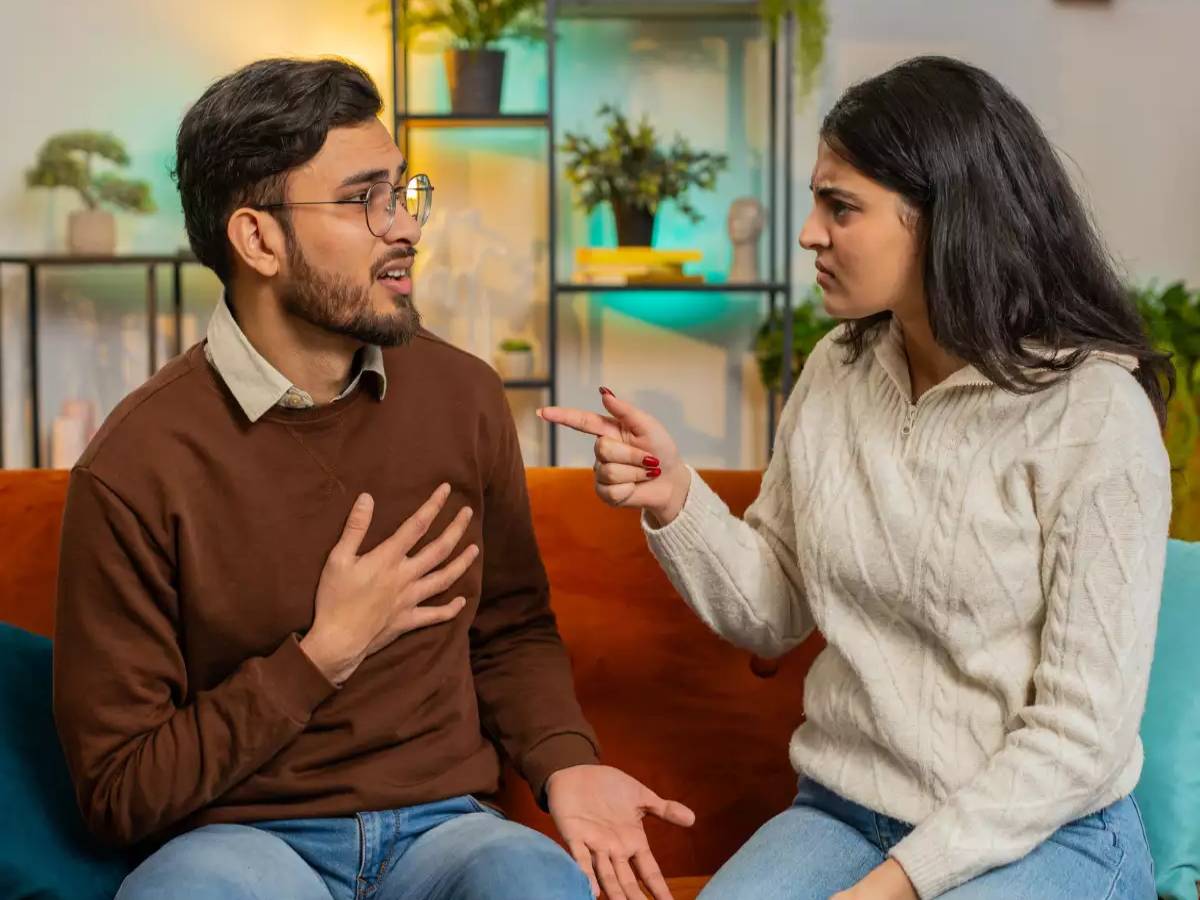 भूलकर कर भी पत्नी को न बताएं ये 6 बातें, छिन जाएगा रात और दिन का चैन भूलकर कर भी पत्नी को न बताएं ये 6 बातें, छिन जाएगा रात और दिन का चैन