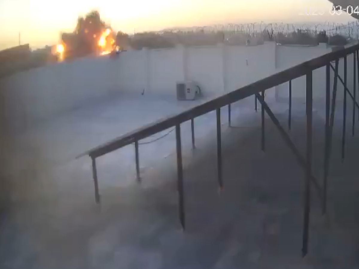 Pakistan Blast: सुसाइड बॉम्बर ने उड़ाया पाक मिलिट्री अड्डा, 12 की मौत 30 घायल Pakistan Blast: सुसाइड बॉम्बर ने उड़ाया पाक मिलिट्री अड्डा, 12 की मौत 30 घायल