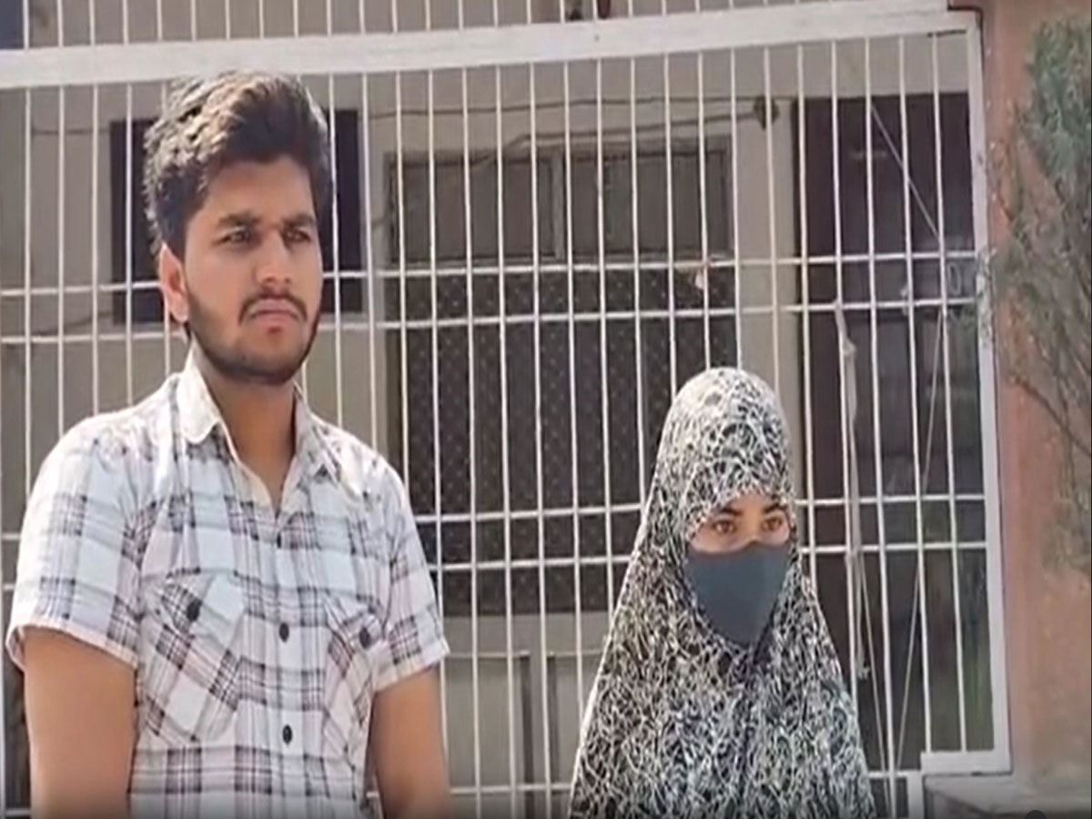 Meerut Hijab News: परिक्षा में हिजाब पहनने से रोका तो छात्रा ने कर दी DM से शिकायत Meerut Hijab News: परिक्षा में हिजाब पहनने से रोका तो छात्रा ने कर दी DM से शिकायत