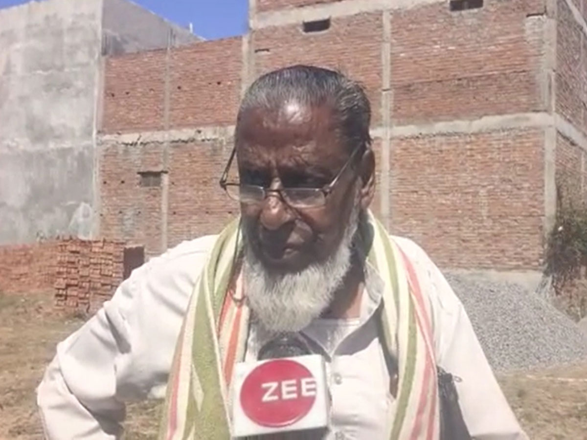 न हिन्दू की न मुसलमान की, कब्रिस्तान की ज़मीन सरकार की; फिर भी क्यों खुश हैं हिन्दू ? न हिन्दू की न मुसलमान की, कब्रिस्तान की ज़मीन सरकार की; फिर भी क्यों खुश हैं हिन्दू ?