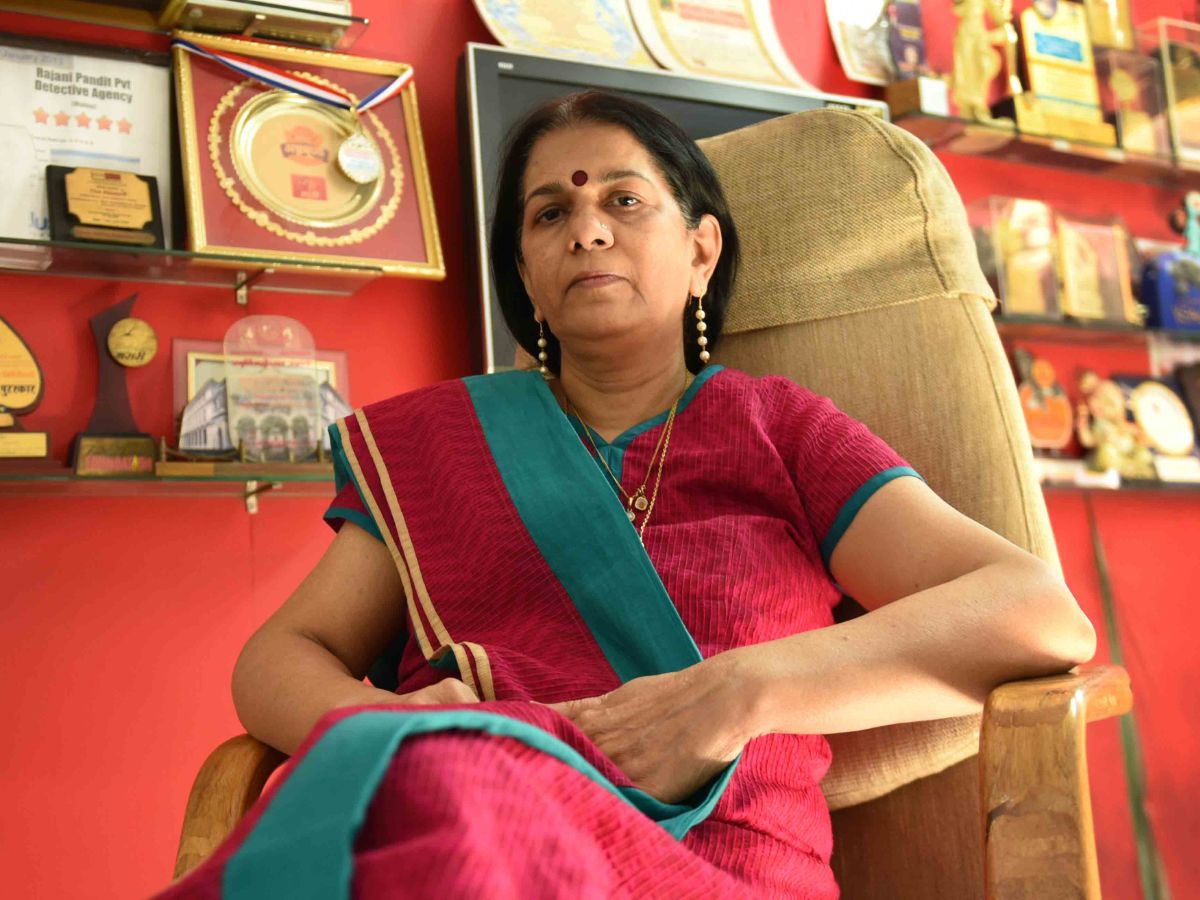 Rajni Pandit: भारत की देसी 'शेरलॉक होम्स' कहलाती है ये महिला जासूस, जानें एक आम घर की लड़की कैसे बनी नामी डिटेक्टिव?