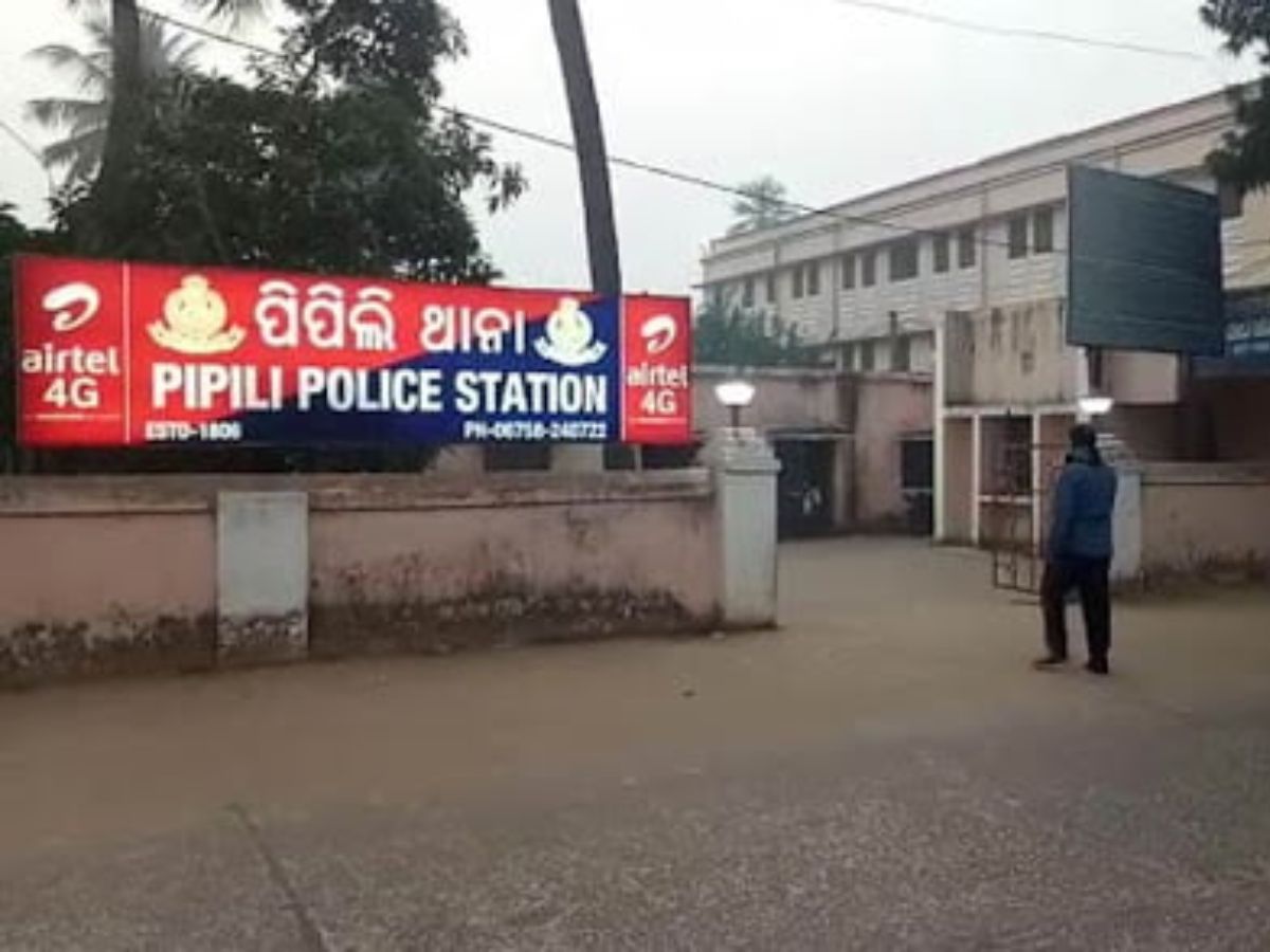Odisha Crime News: ଇଞ୍ଜିନିୟରଙ୍କୁ ପିଟି ମାରିଦେଲେ !, ବନ୍ଧା ହେଲେ ୭ Odisha Crime News: ଇଞ୍ଜିନିୟରଙ୍କୁ ପିଟି ମାରିଦେଲେ !, ବନ୍ଧା ହେଲେ ୭