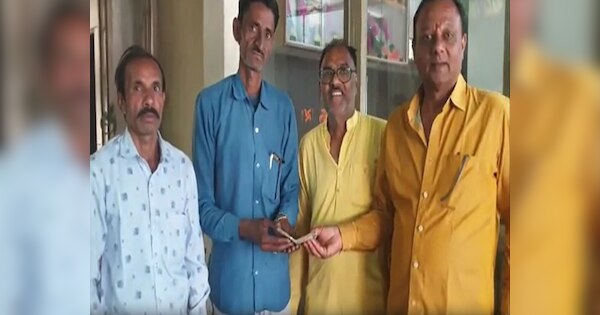 People in the market were impressed by the honesty of farmer Nasrullah ...