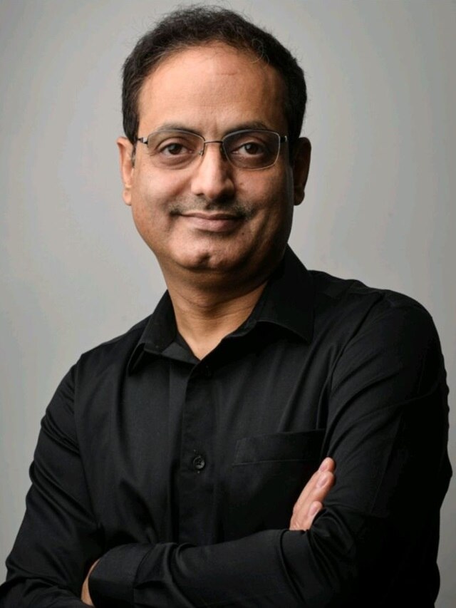 विकास दिव्यकीर्ति पढ़ाने के लेते हैं इतने पैसे, कोचिंग की फीस जान माथे पर आ जाएगा पसीना