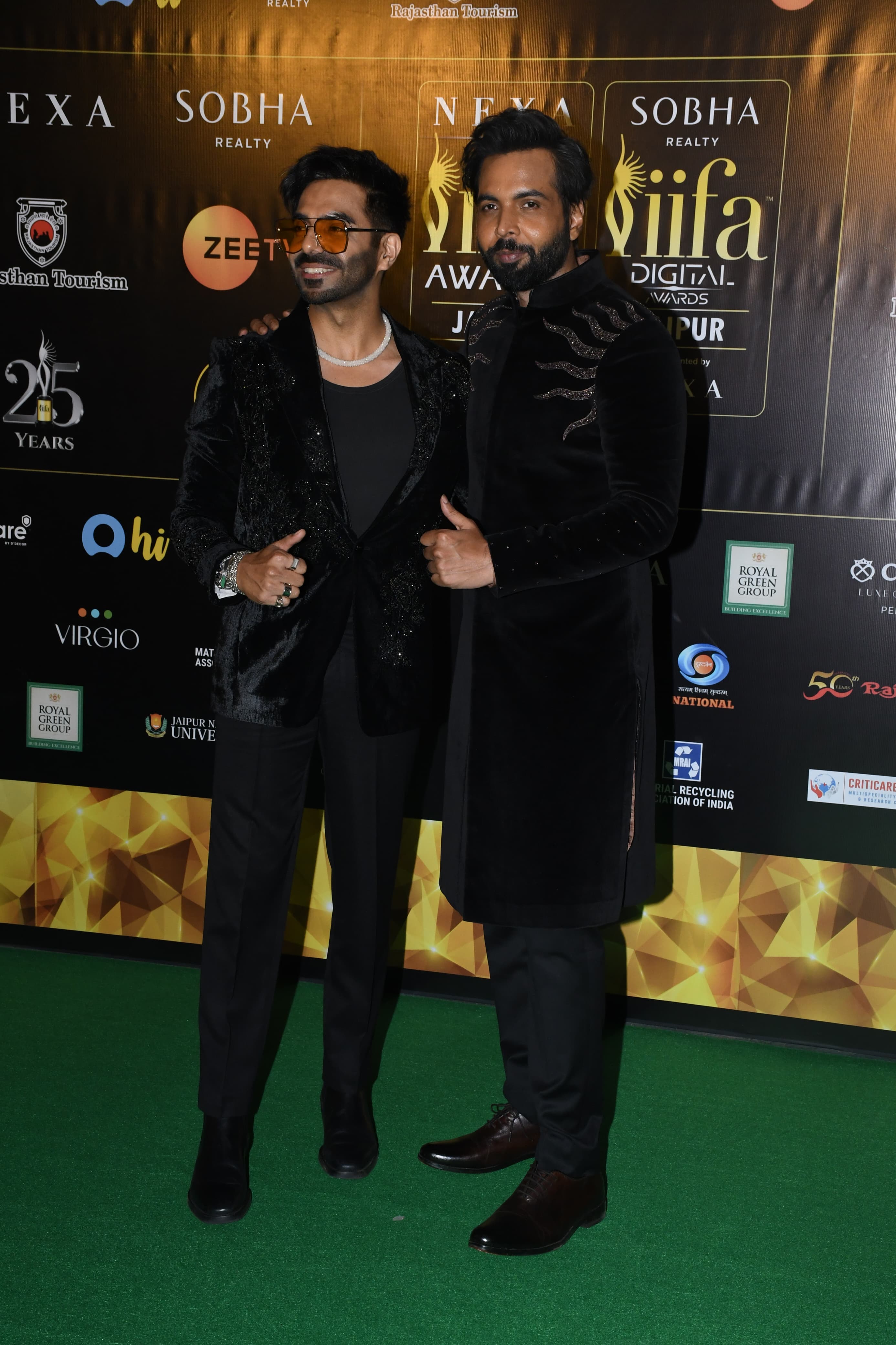 अपारशक्ति खुराना और अभिषेक बनर्जी