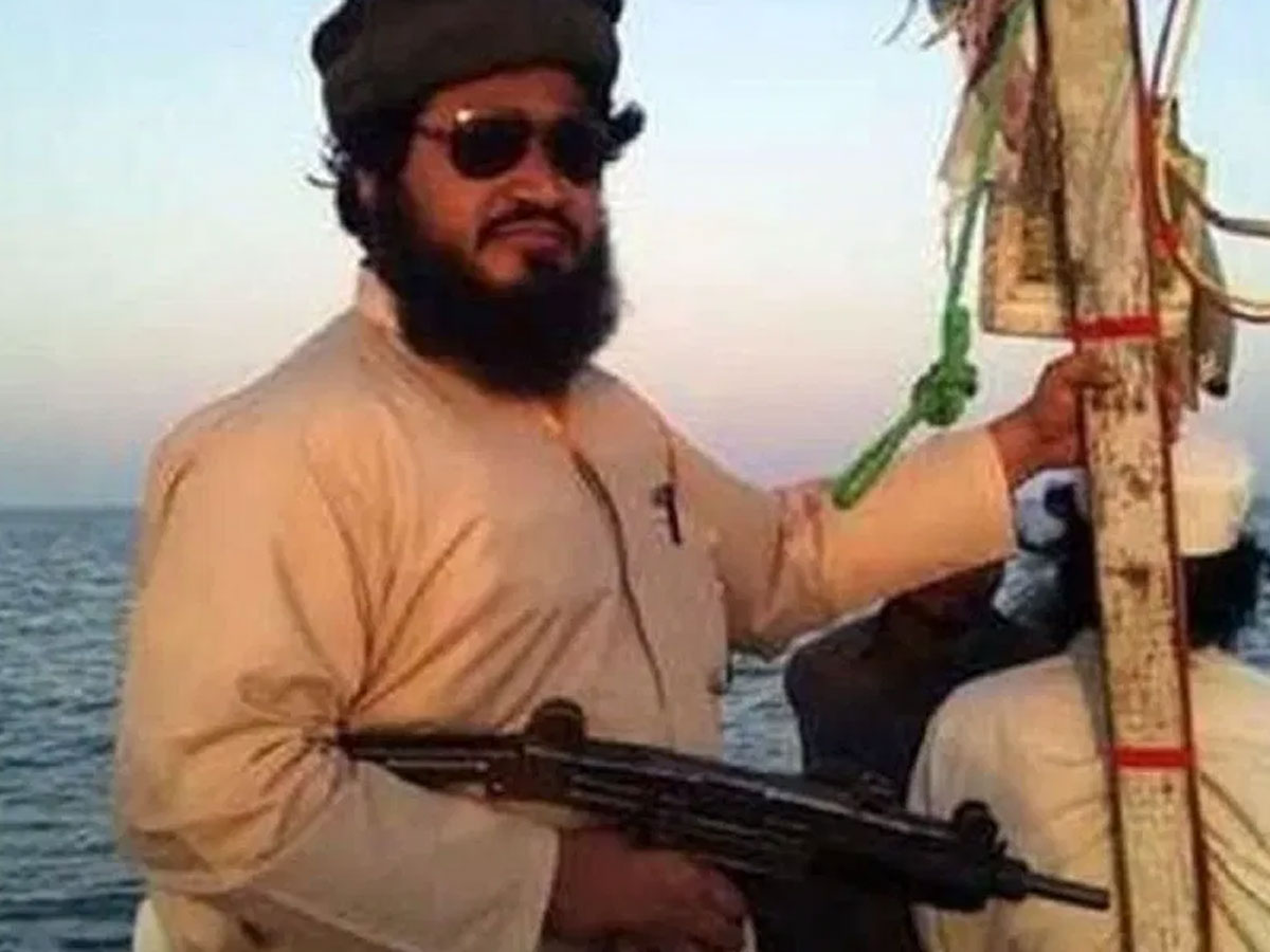 पाकिस्तान: बाइक से उतरे और पिस्टल निकालकर सिर में मारी गोली, फेमस मुफ्ती हत्या पाकिस्तान: बाइक से उतरे और पिस्टल निकालकर सिर में मारी गोली, फेमस मुफ्ती हत्या