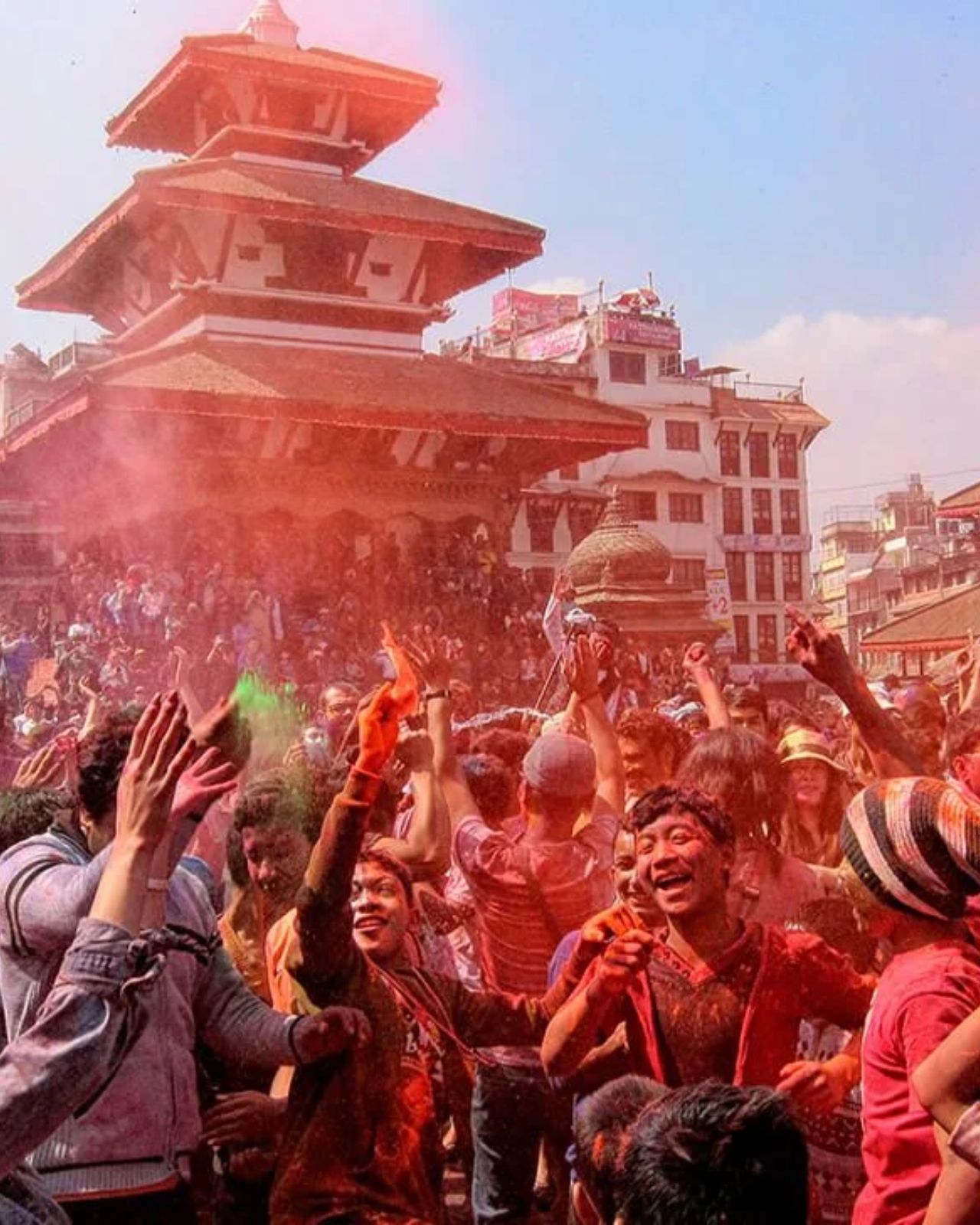 भारत के साथ इस देश में भी खूब धूम-धाम से मनाई जाती है होली