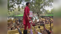 लोकसभा और विधानसभ में 33% महिला आरक्षण की मांग को लेकर अलका लांबा ने किया प्रदर्शन