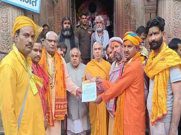 वृंदावन में मुस्लिम कारीगरों का विरोध; अब भगवान नहीं पहनेंगे उनके सिले हुए पोशाक  