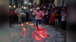 Dungarpur News: कहीं दहकते अंगारो पर चलते हैं लोग... तो कहीं खेली जाती है खूनी होली