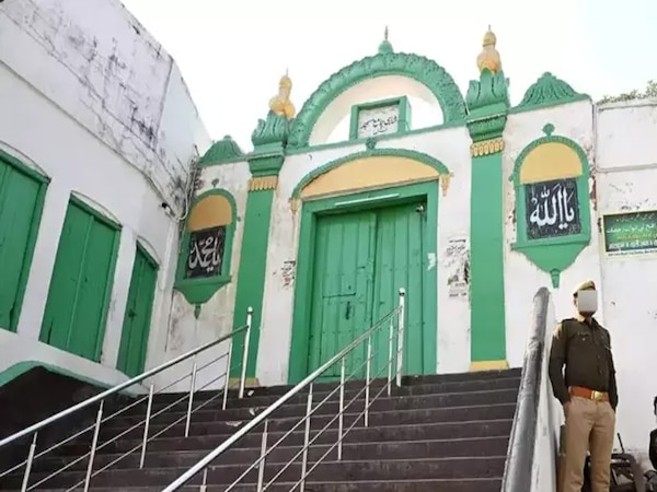 Sambhal Shahi Masjid रंग रोगन मामले में हिंदू पक्ष को झटका, कोर्ट ने दिए ये आदेश