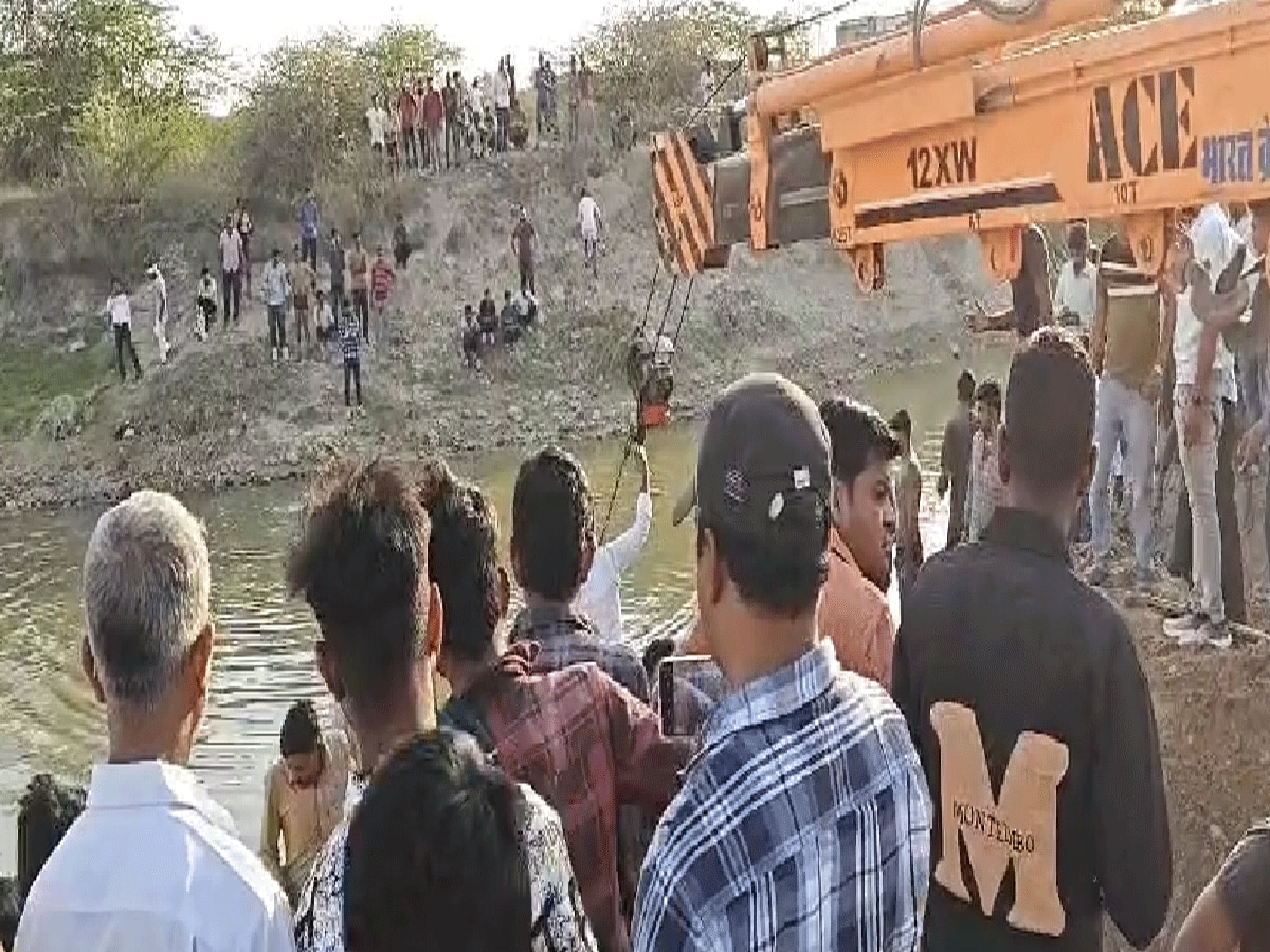 अजमेर-कोटा हाईवे पर 40 फीट गहरे पानी में गिरी अनियंत्रित गाड़ी, जांच-पड़ताल जारी 