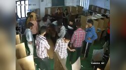 होली के नाम पर गुंडागर्दी! रंग लगाने से मना करने पर छात्र पर बरसाए लात-घूंसे, फिर...