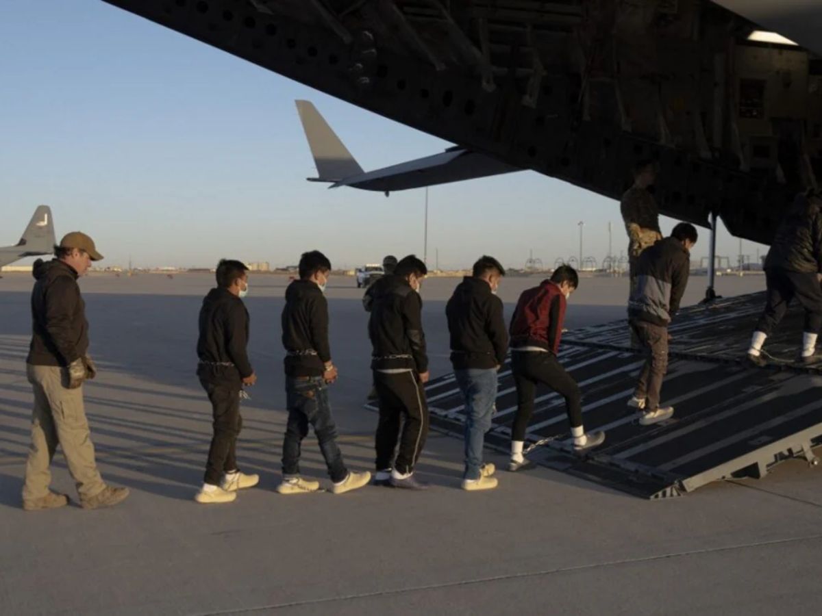 illegals Indian: ଆମେରିକାରେ ୩୮୮ ଅବୈଧ ଭାରତୀୟ ଚିହ୍ନଟ, ସରକାର ଦେଲେ ସୂଚନା illegals Indian: ଆମେରିକାରେ ୩୮୮ ଅବୈଧ ଭାରତୀୟ ଚିହ୍ନଟ, ସରକାର ଦେଲେ ସୂଚନା