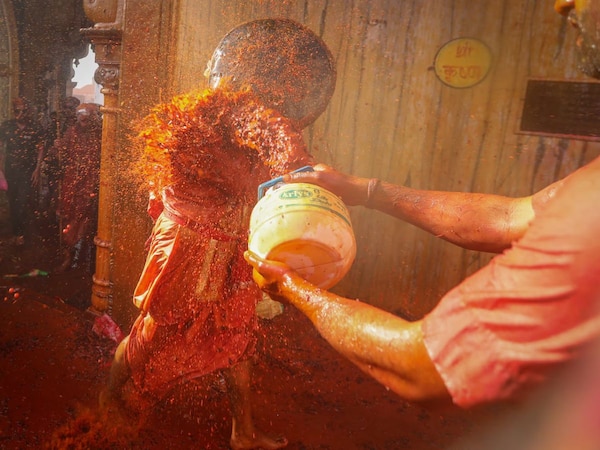 ହୋଲିରେ ଆତଙ୍କ, ୭ ଯୁବତୀଙ୍କୁ କେମିକାଲ ଫିଙ୍ଗିଲେ ଯୁବକ, ଗୁରୁତର ଅବସ୍ଥାରେ ହସ୍ପିଟାଲରେ ଭର୍ତ୍ତି