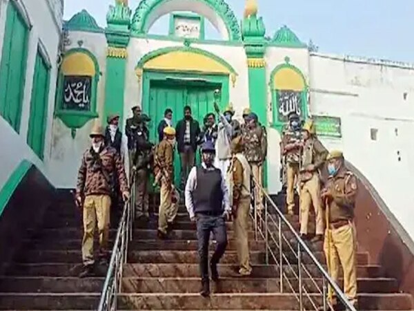 संभल में शाही जामा मस्जिद की कब होगी रंगाई-पुताई, ASI टीम खुद मजदूर लेकर आई