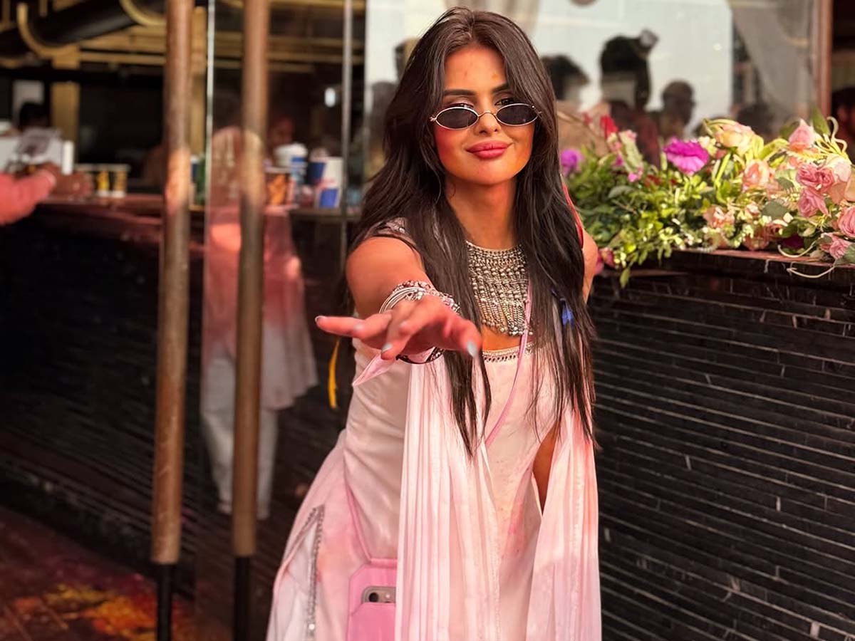 मस्ती में डूबीं प्रियंका चाहर चौधरी