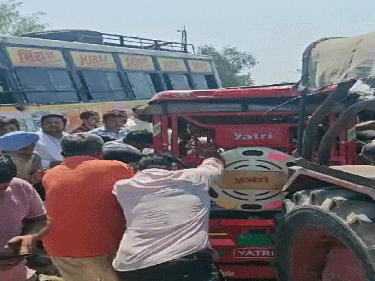 Anupgarh News: रोडवेज बस और ई-रिक्शा की हुई टक्कर, पिता-बेटा के साथ 3 की मौत Anupgarh News: रोडवेज बस और ई-रिक्शा की हुई टक्कर, पिता-बेटा के साथ 3 की मौत