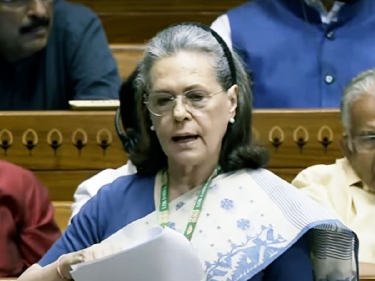 वक्त पर नहीं मिलती सैलरी... UPA की इस योजना को लेकर मोदी सरकार पर बरसीं सोनिया