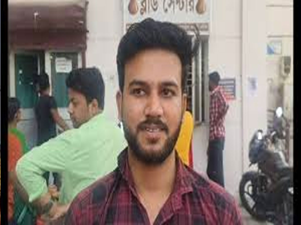 West Bengal News: रोजा तोड़कर एक गुमनाम हिन्दू महिला को मुस्लिम नौजवान ने किया रक्तदान West Bengal News: रोजा तोड़कर एक गुमनाम हिन्दू महिला को मुस्लिम नौजवान ने किया रक्तदान