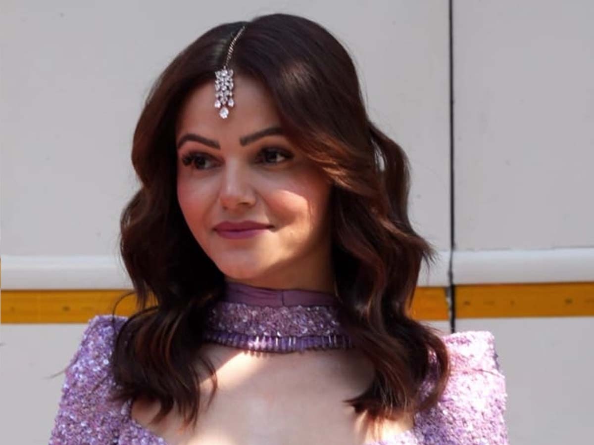 सेट के बाहर रुबीना दिलैक ने दिए खूब पोज 