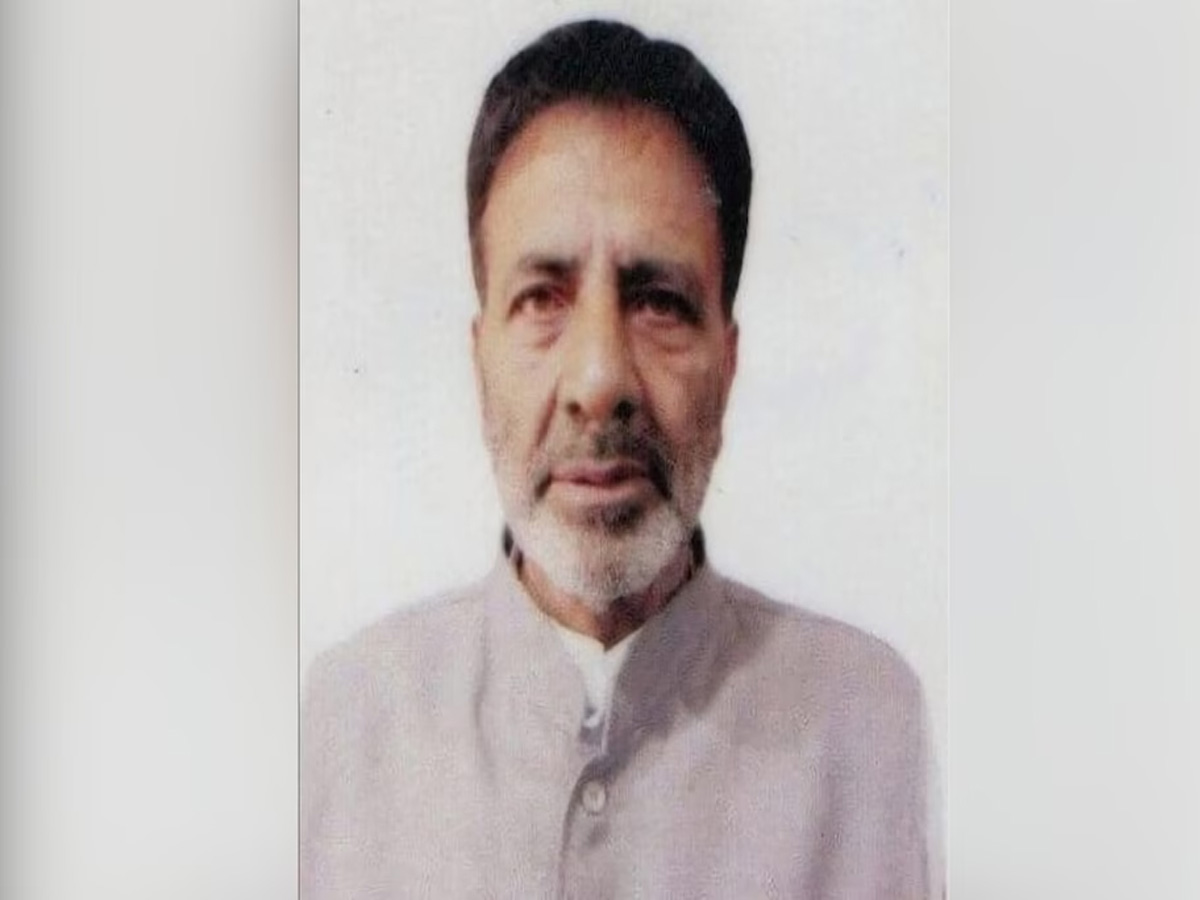 Jammu Kashmir: BJP के मुस्लिम नेता ने की आत्महत्या, सरकार आवास में खुद को मारी गोली Jammu Kashmir: BJP के मुस्लिम नेता ने की आत्महत्या, सरकार आवास में खुद को मारी गोली