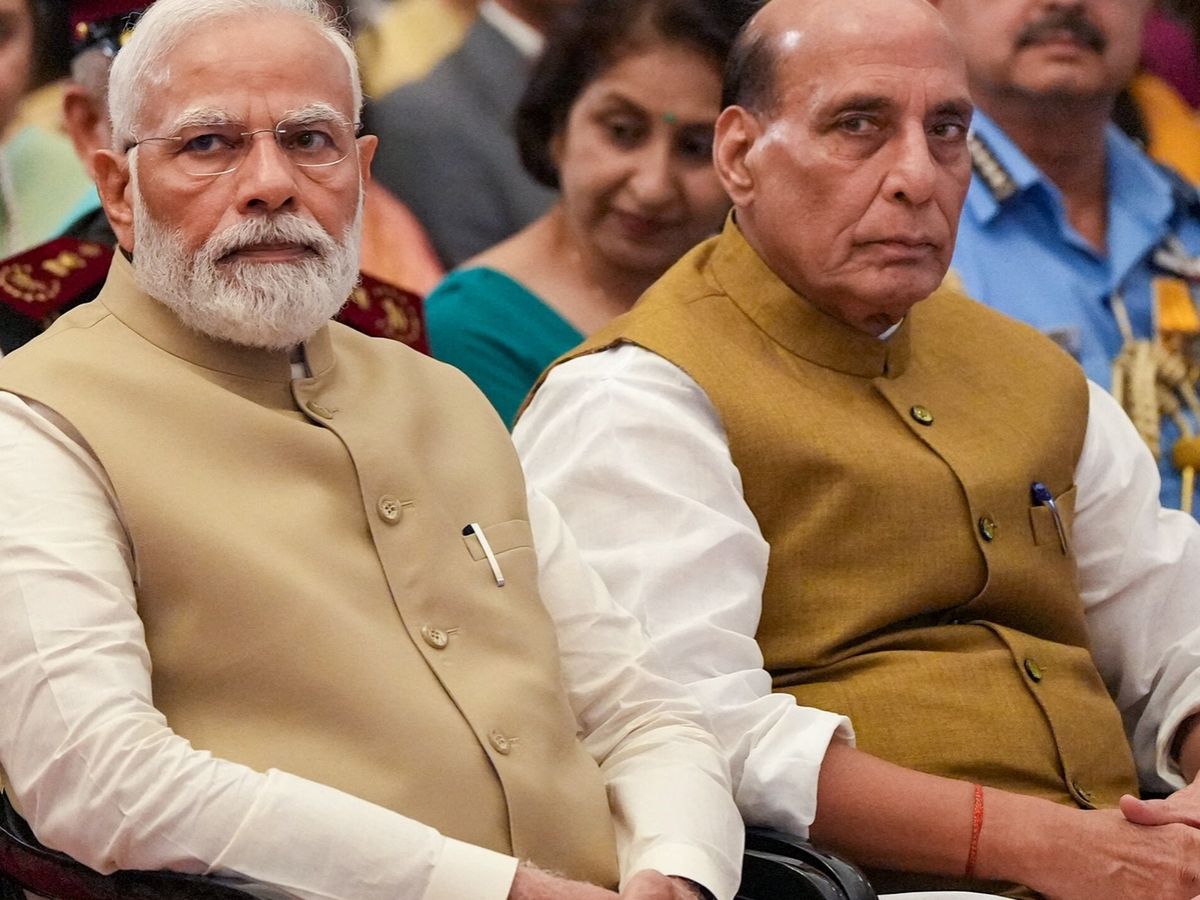 मोदी सरकार की रक्षा क्षेत्र को बूस्ट करने की बड़ी तैयारी, भारत निर्मित तोपों के लिए इतने करोड़ की डील मंजूर