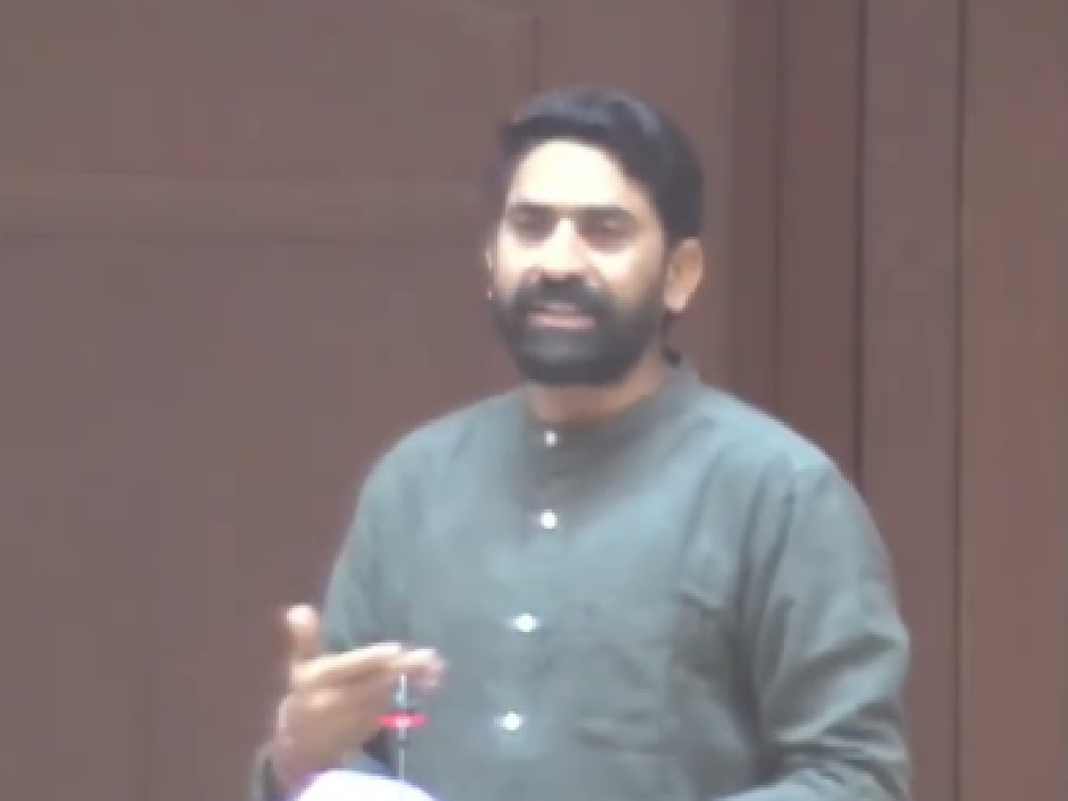 Rajasthan Politics: शाहपुरा विधायक ने प्रसूताओं को 5 किलो घी के वादे की दिलाई याद, मंत्री बोले- अभी साढ़े तीन साल बाकी है...